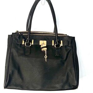 Black Aldo Hand Bag Large Excellent condition Gold Hardware Lock & Key